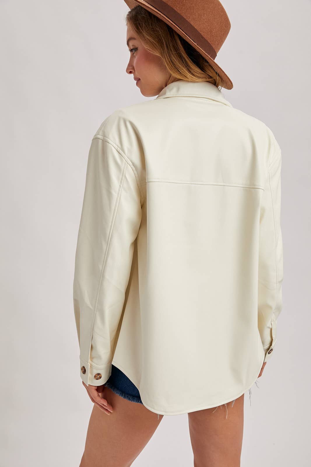 Bluivy - Vendita all'ingrosso Giacca a camicia - Donna - SHACKET IN PELLE VEGANA7