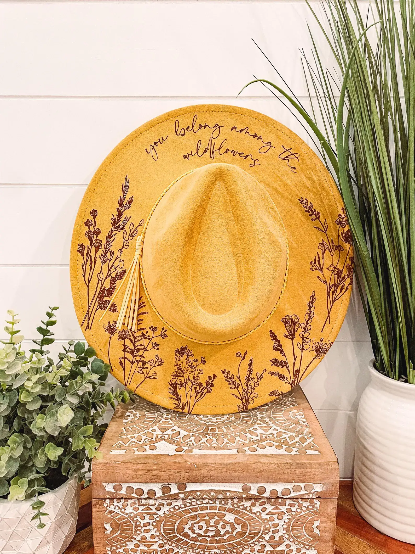 Willie & Dolly Designs - Vente Chapeau en feutre - femme - Chapeau gravé floral7