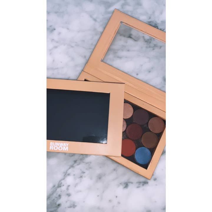 Runway Room Cosmetics – wholesale Eyeshadow palette – Empty Magnetic Palette
