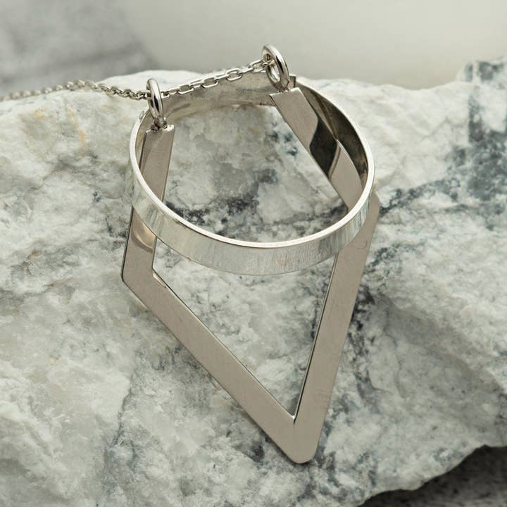 Collar con soporte geométrico para anillos, plata de ley para venta al por mayor de Gowa Design