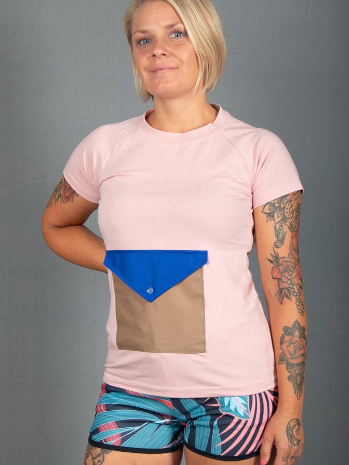 Dame T-shirt med lomme „Pink“ for engroshandel hos Alon Clothing
