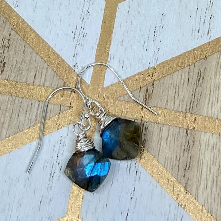 Boucles d'oreilles en argent sterling avec cerf-volant labradorite pour la vente par Simply Sterling Designs