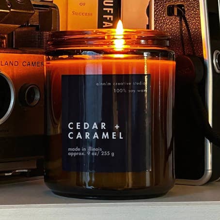 Cedar + Caramello – Candela di Soia Calda + Terrosa all'Ingrosso per la vendita all'ingrosso da parte di Einnim