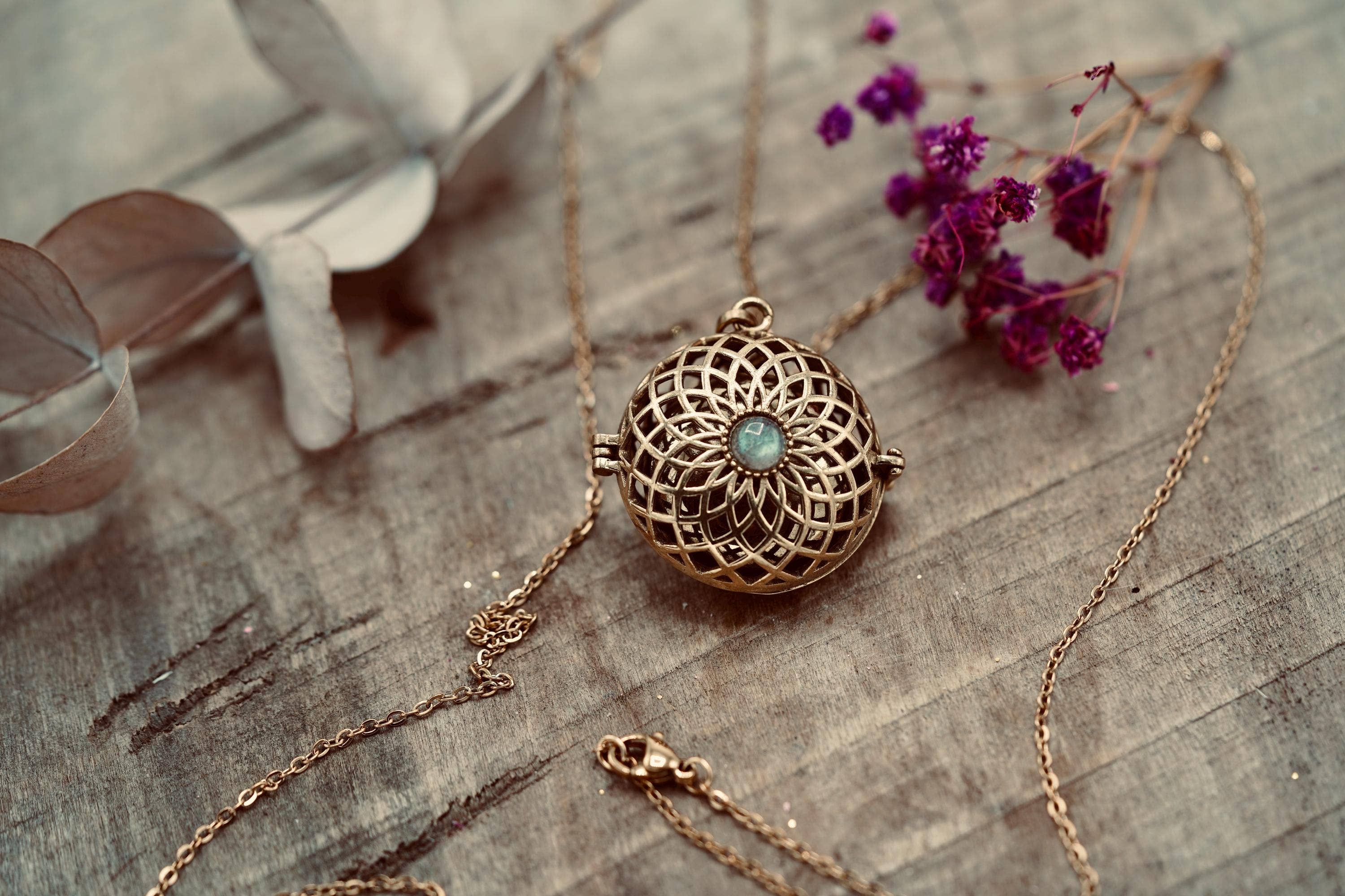 Kaali Boutique - Wholesale Pendant/Charm Necklace - Labradorite Bola Necklace for Pregnant Woman, Baby Shower Gift3