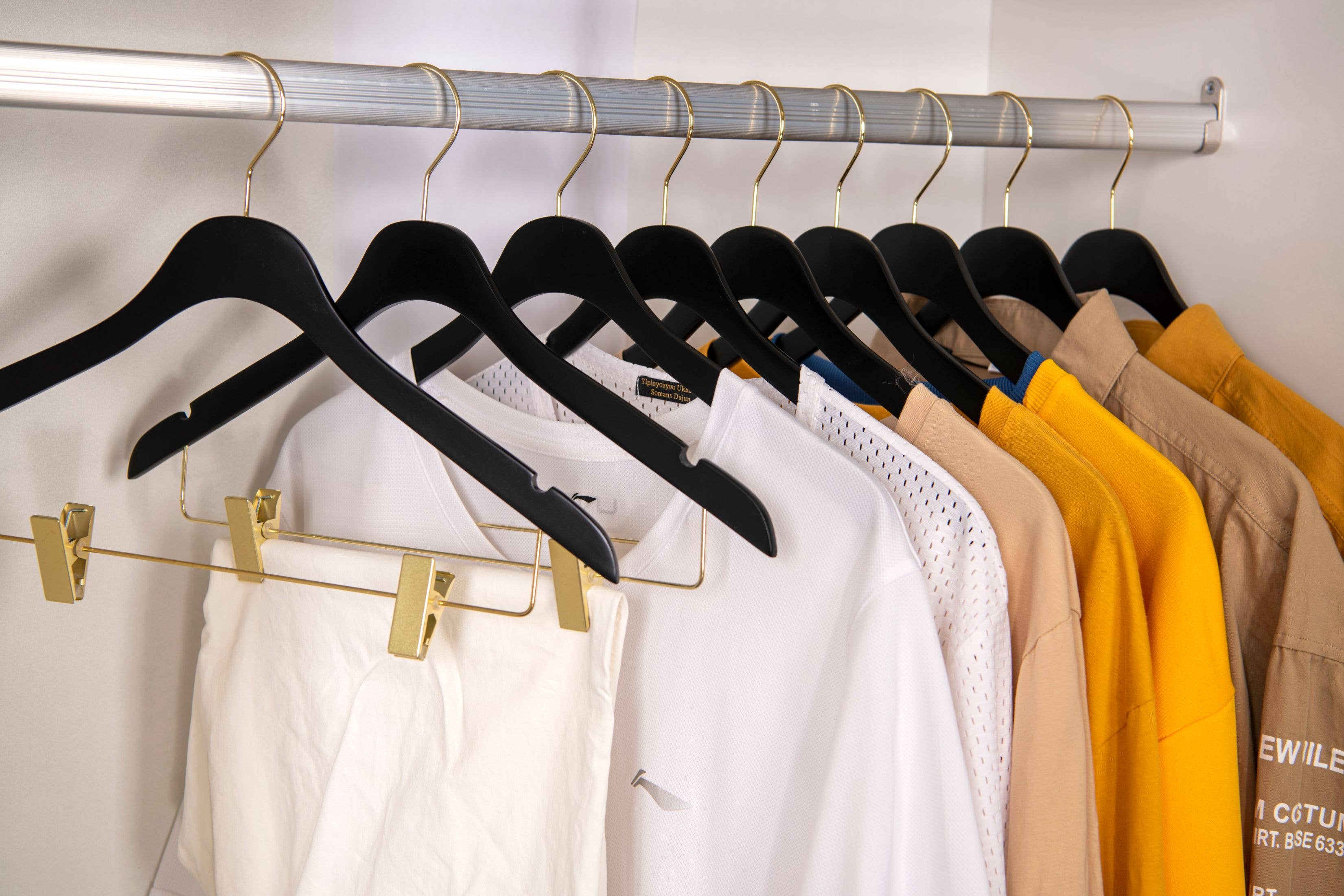 Quality Hangers – Cabides por atacado – WS73 Cabides Ultra Finos para Saias e Calças com Clipes Preto/dourado - 5 Unidades8