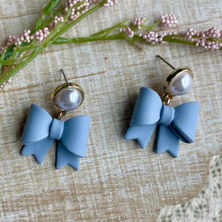 E & M Creative Design Co. - Wholesale Dangle Earrings - Petite Bows & Pearls0