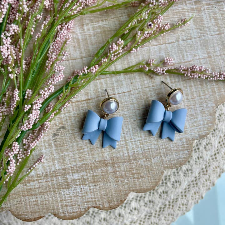 E & M Creative Design Co. - Wholesale Dangle Earrings - Petite Bows & Pearls
