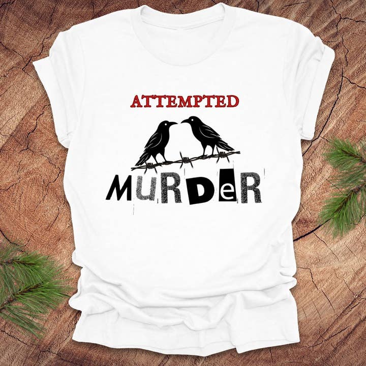 Camiseta Tentativa de Assassinato de Corvos por atacado de Wandering Owl Adventure Co.
