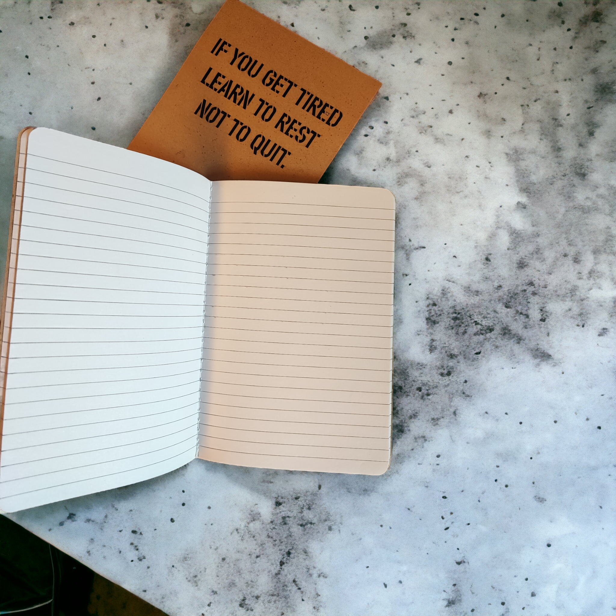 URBAN.ITY SRL – Engroshandel Dagbog – Banksy A5 street journal med stencil - Learn to rest2