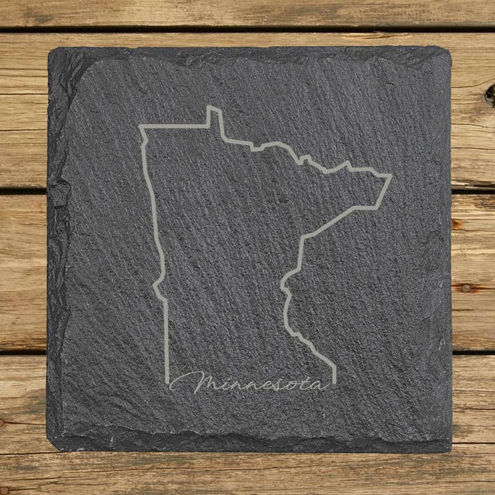 Minnesota skiferunderlag - 16 designs, 4" firkantet/rund for engroshandel hos Beach, Cats & Wine