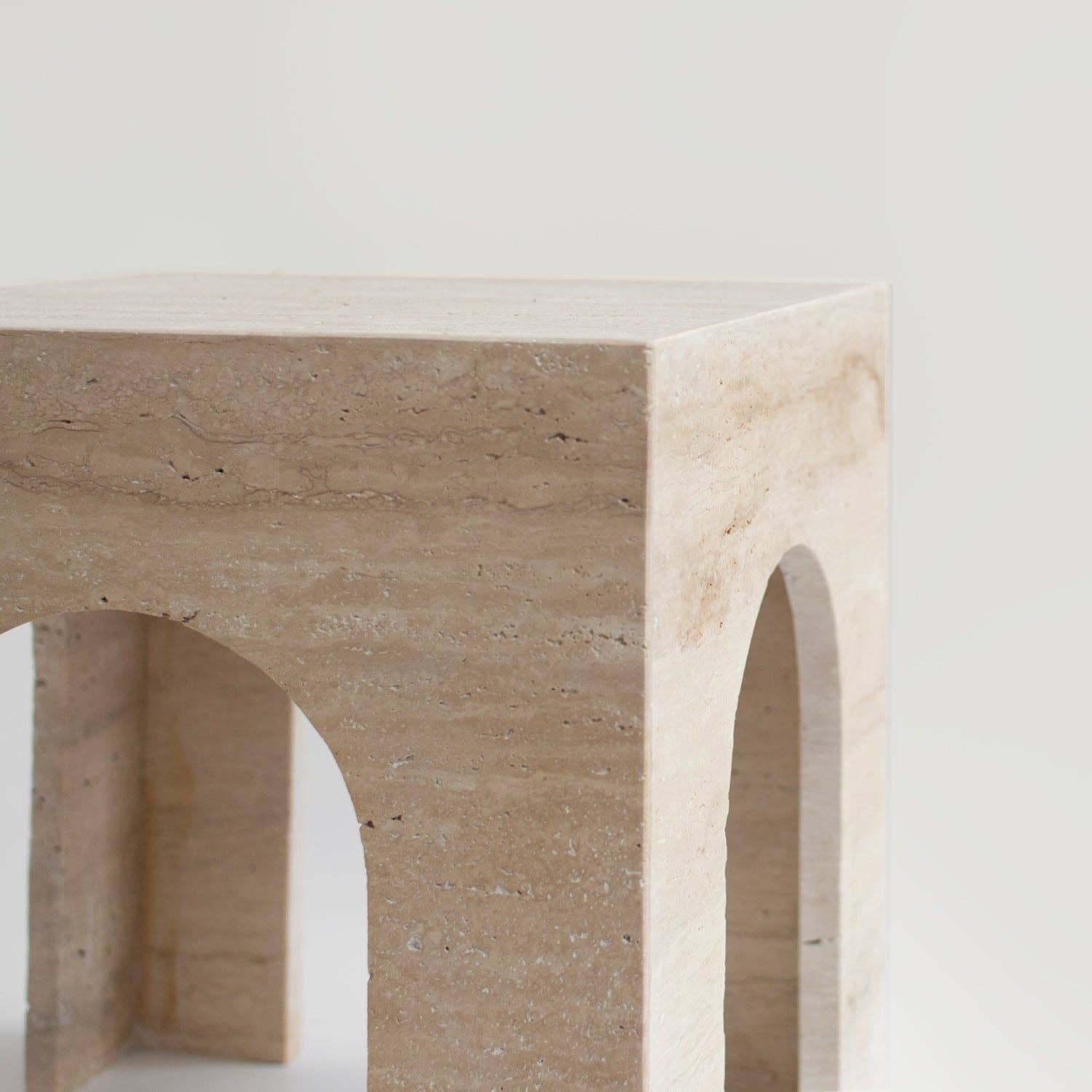 Kiwano Concept – wholesale Side table – TRAVERTINE ARCH SIDE TABLE2