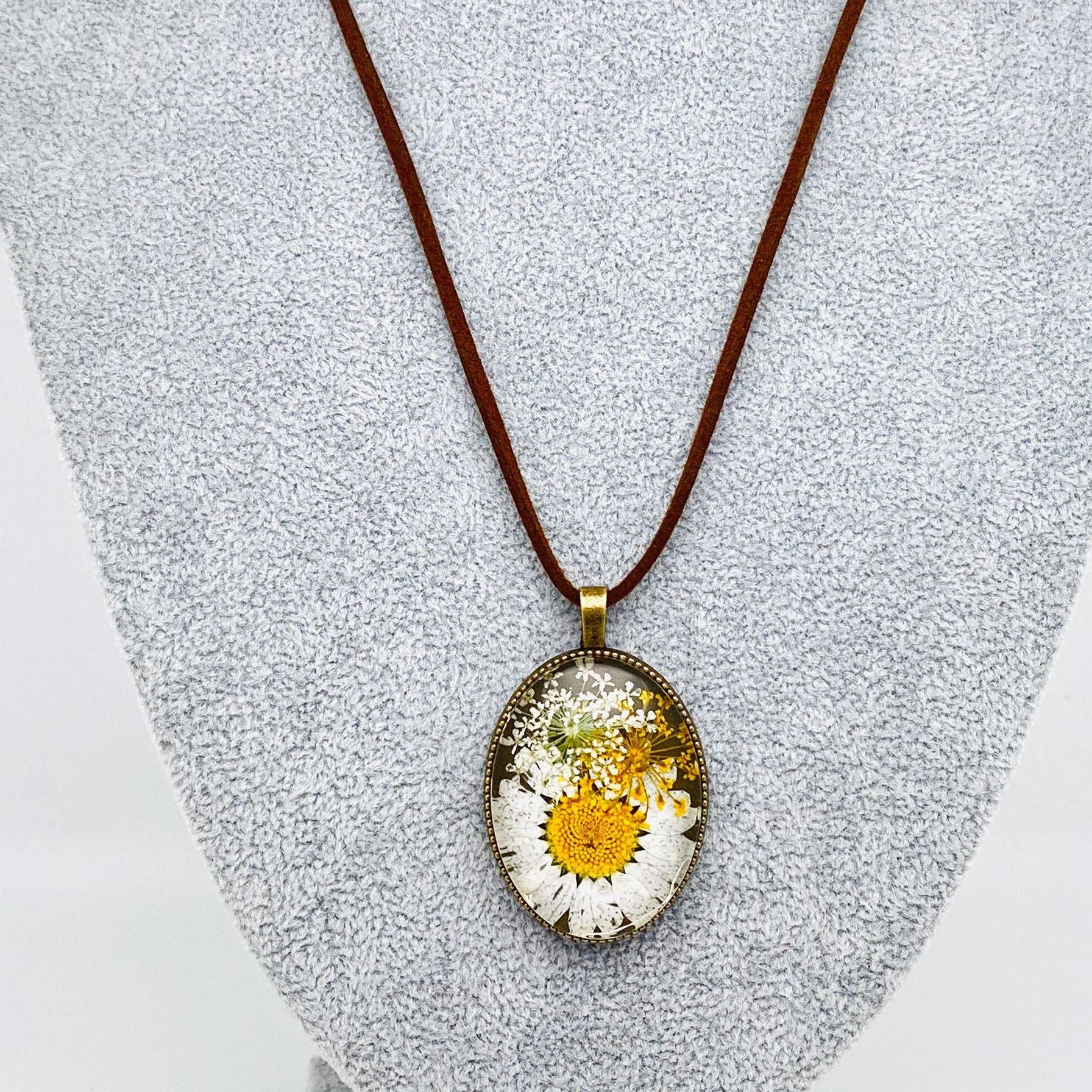 Mio Queena - Wholesale Pendant/Charm Necklace - Vintage Genuine Dried Flower Floral Oval Charm Necklace -PDF1