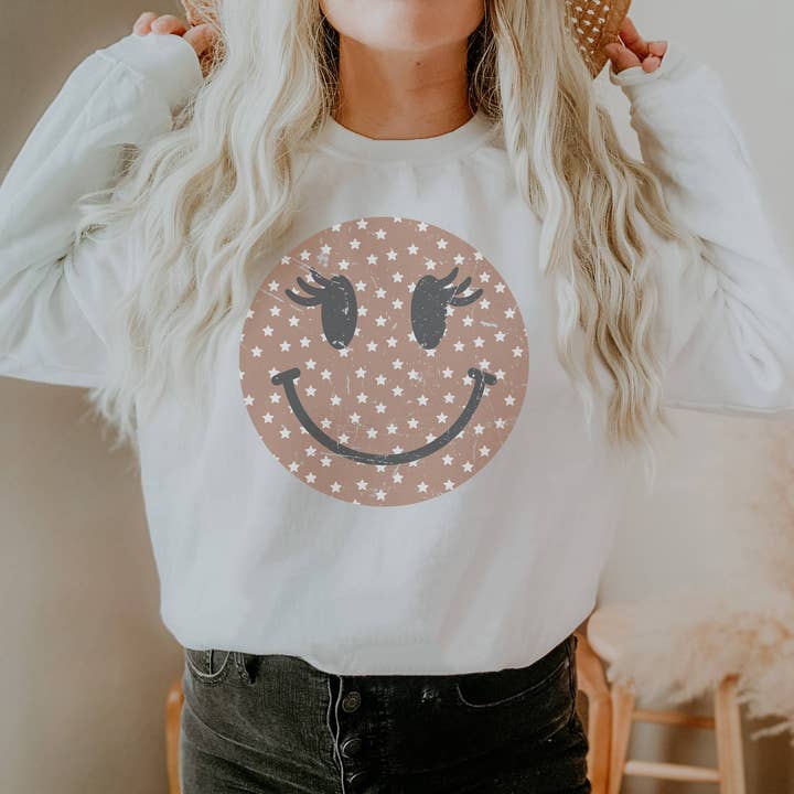 Sweat Col Rond Grunge Happy Face Star | Automne pour la vente par Amy Anne Apparel Inc