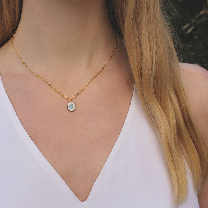 Vintage Acorn - Wholesale Pendant/Charm Necklace - Vintage Floral Necklace - Yellow Rose1