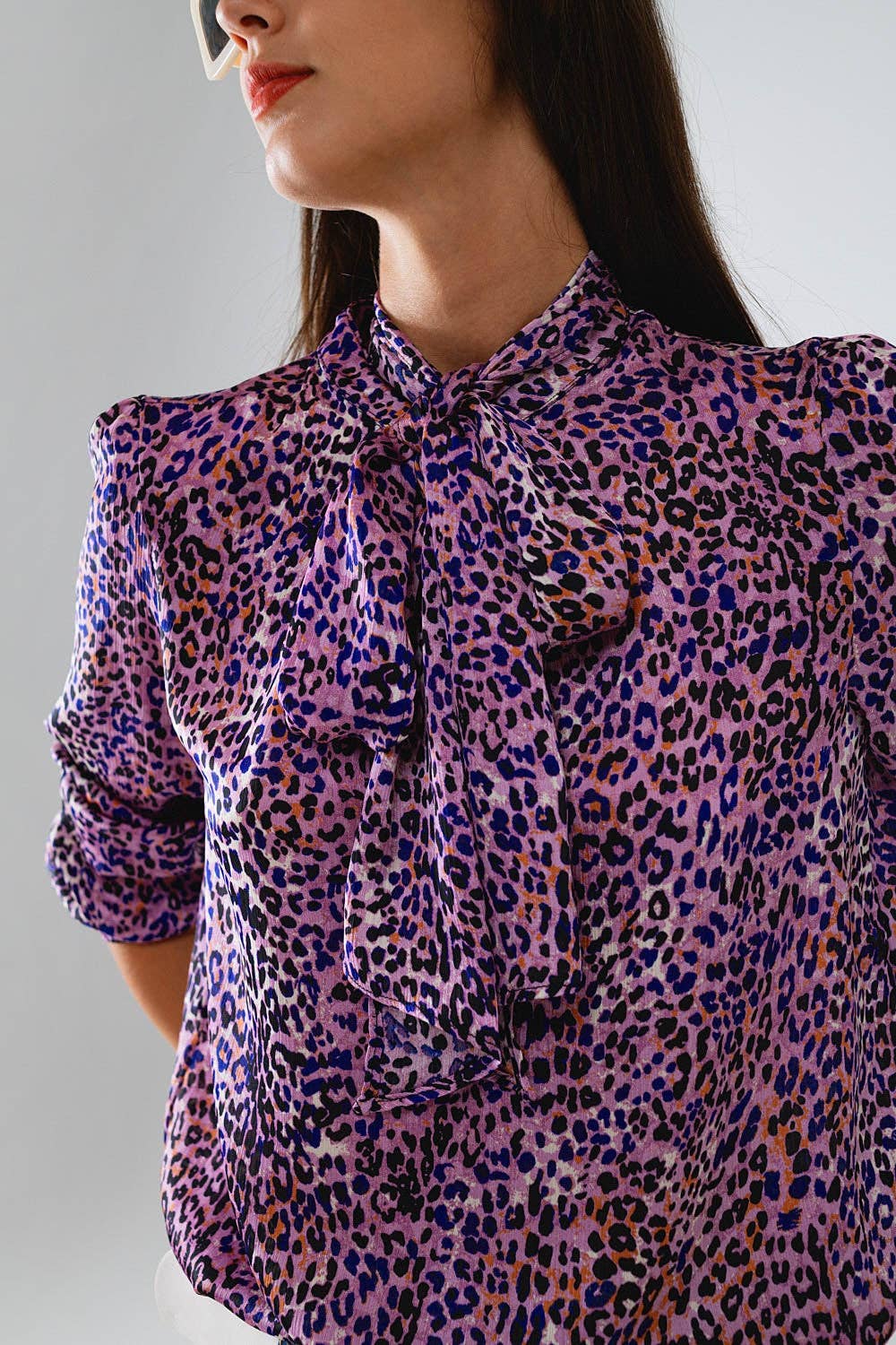 Morado Blusa morada con estampado animal con lazo en el cuello de venta al por mayor en Faire4