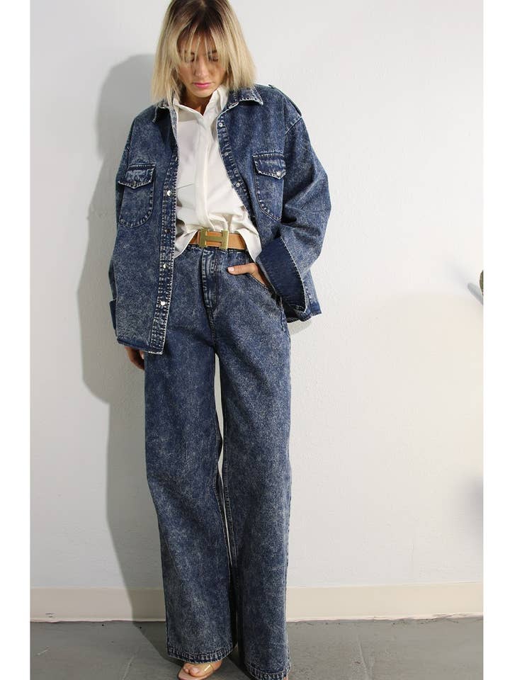 Ensemble veste chemise et pantalon en denim lavé minéral pour la vente par Mulla