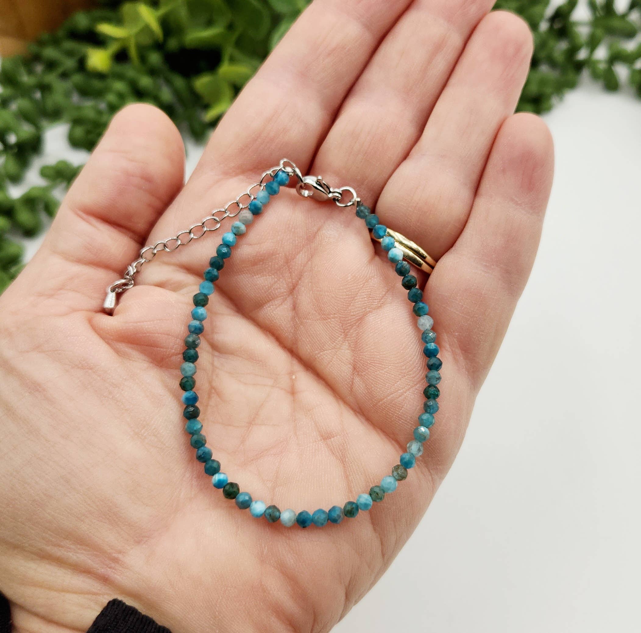 Meraki Gemstones – wholesale Pärlarmband – Blå Apatitarmband Fasetterad 3MM med Silverfärgad Spänne5