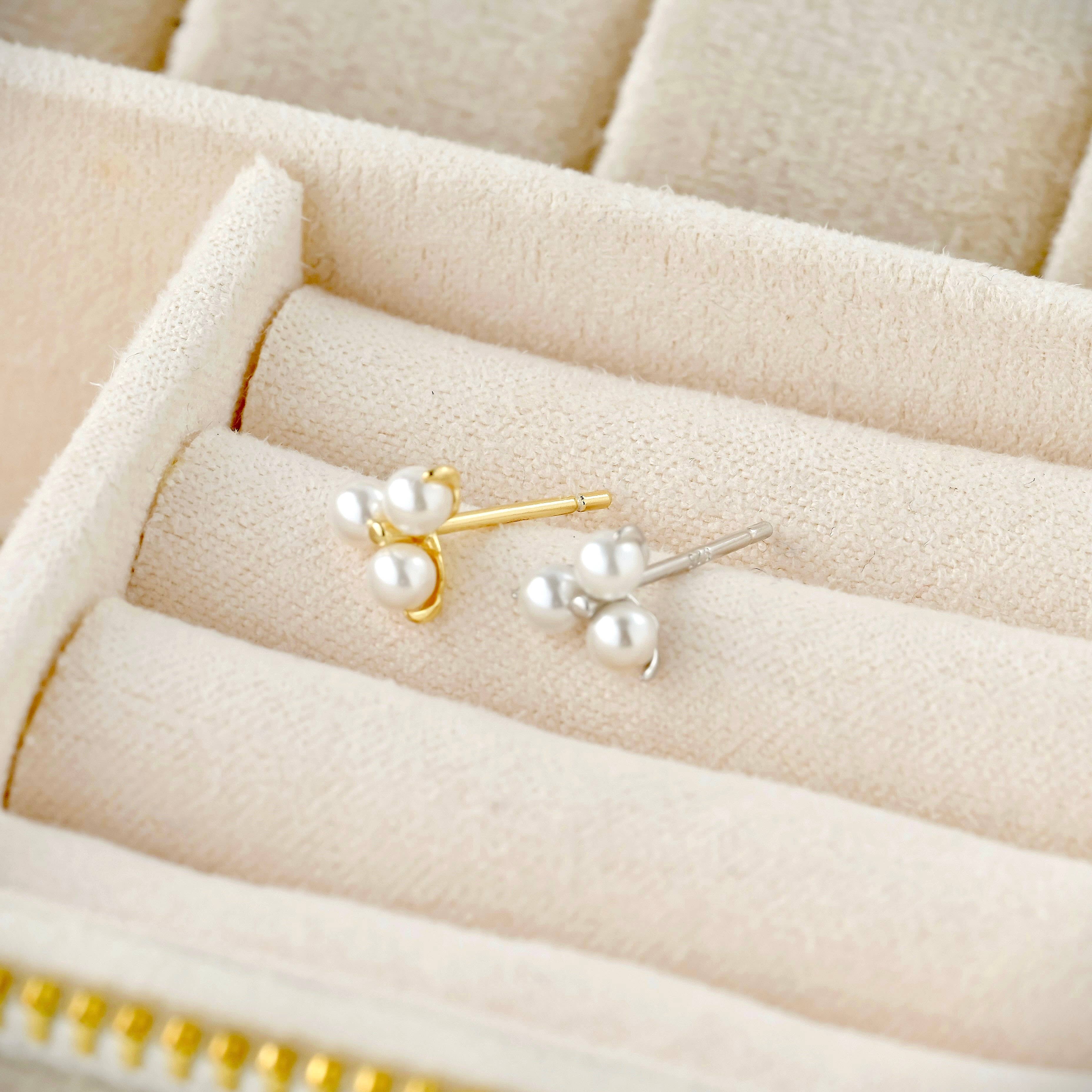 Blueyejewelry – wholesale Stud/post earrings – Pearl Cluster Studs - Sterling Silver Pearl Clover Earrings9