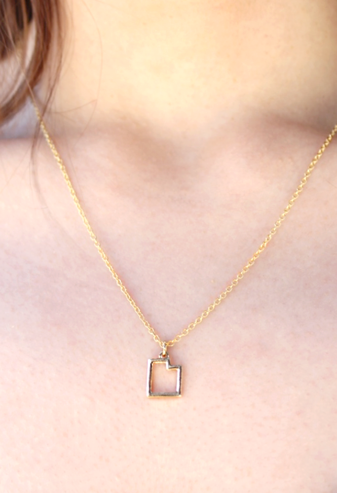 Lucky Feather - Wholesale Pendant/Charm Necklace - State Necklace - Gold - UTAH3