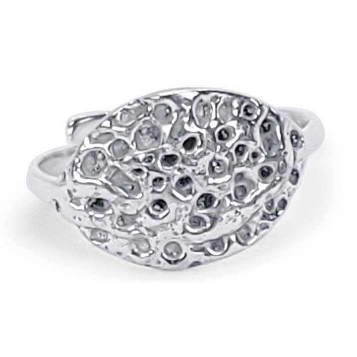 Bague ajustable en argent sterling Meri avec texture de coquille pour la vente par Joie Designs