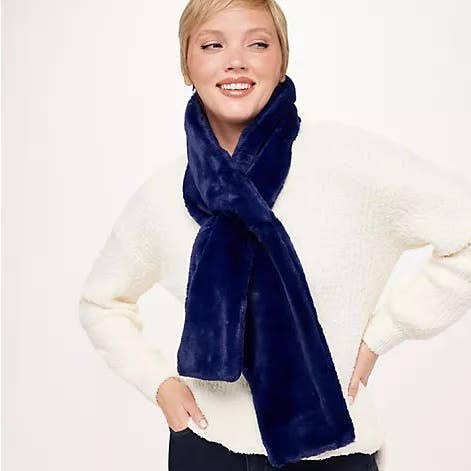 Faux Fur Pull Through Scarf With Zipper Pocket 2.0 for wholesale by Sprigs