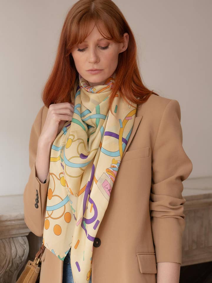 Foulard en soie Virginie Riou « La douceur » pour la vente par Virginie Riou