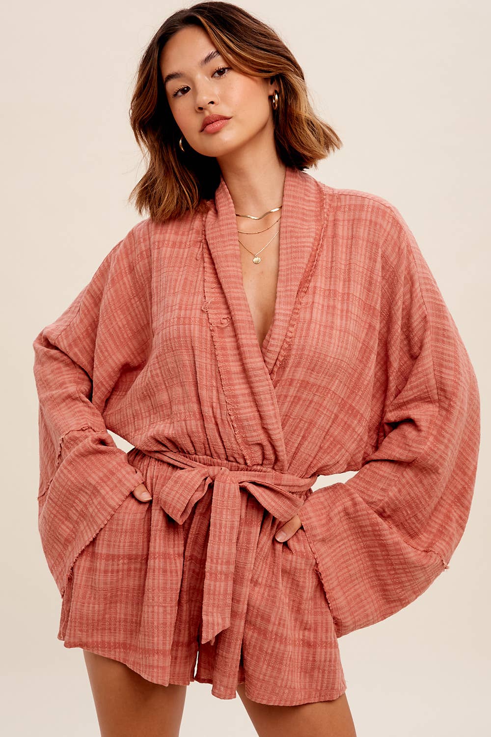 Listicle – Romper - Mulher por atacado – Macacão Texturizado com Cinto20