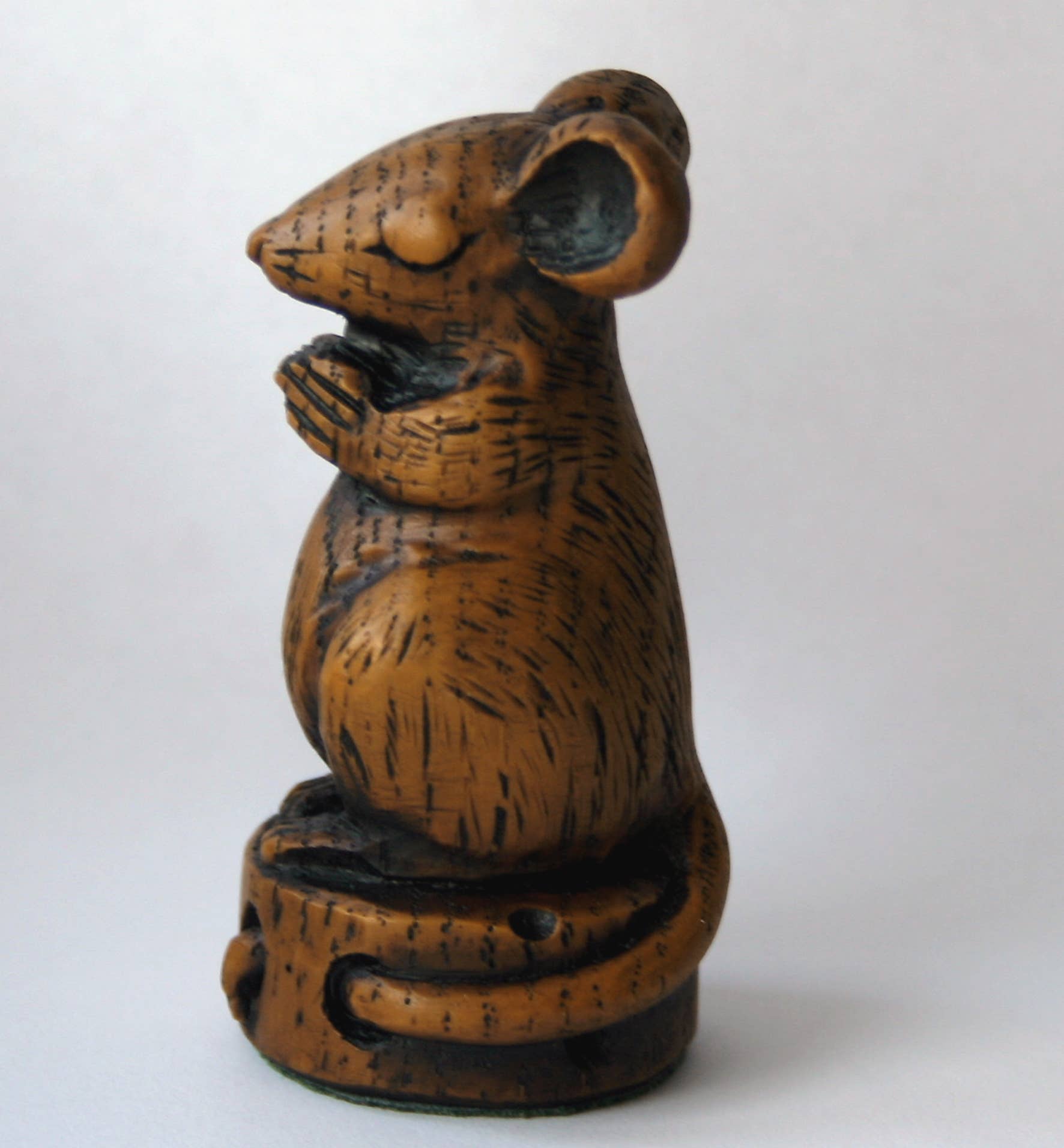 Oakapple Designs Ltd - Wholesale Decorative Figurine - Church Mouse Praying On Cheese Reproduction carving ornament5