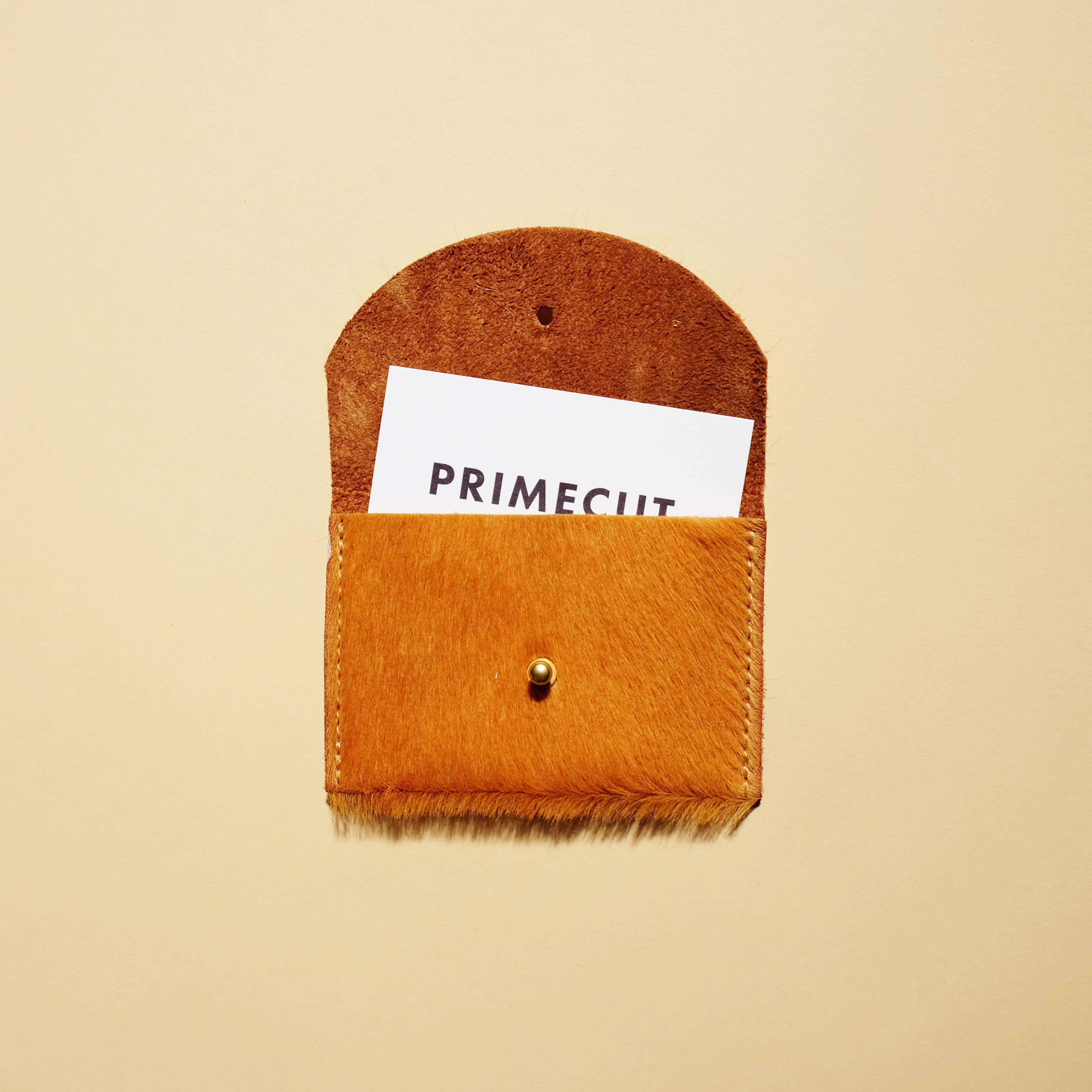 Primecut – Großhandel Kartenetui – Damen – Kartenetui - Butternusshaar auf der Haut1