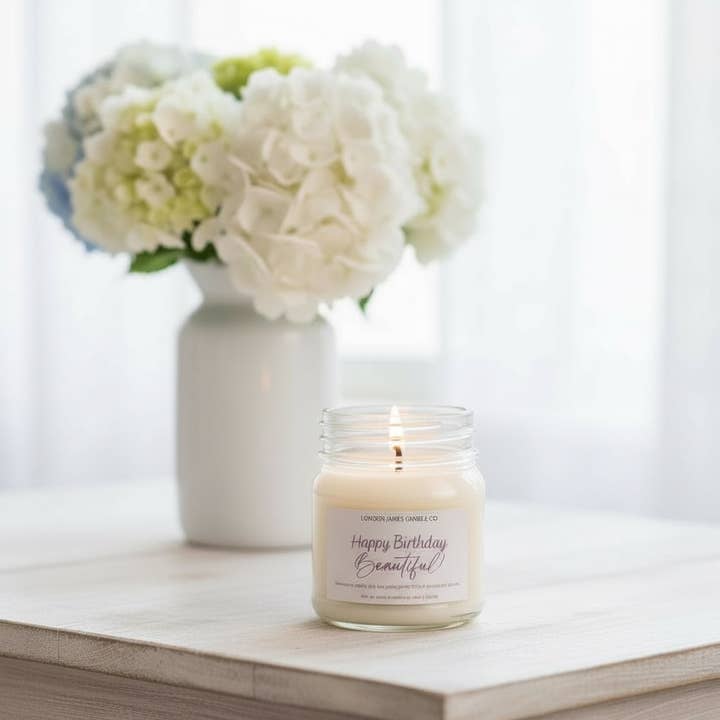 Fødselsdagslys, vaniljeduftende sojalys 8 oz. for engroshandel hos London James Candle Co