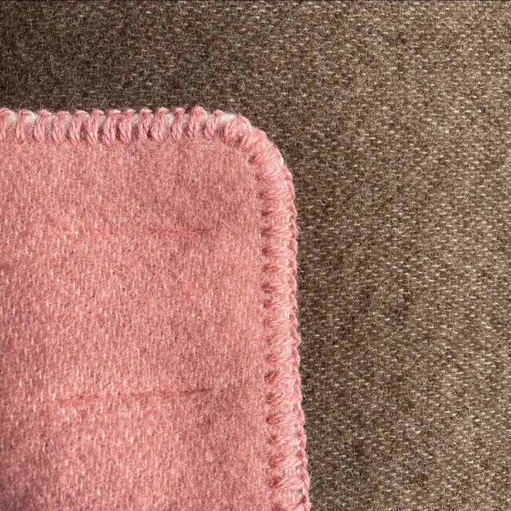 WoolOnly - Wholesale Throw Blanket - Reversible blanket plaid made of Norwegian wool 140x205cm (Tricolor Square) Faded Rose-Brownie2