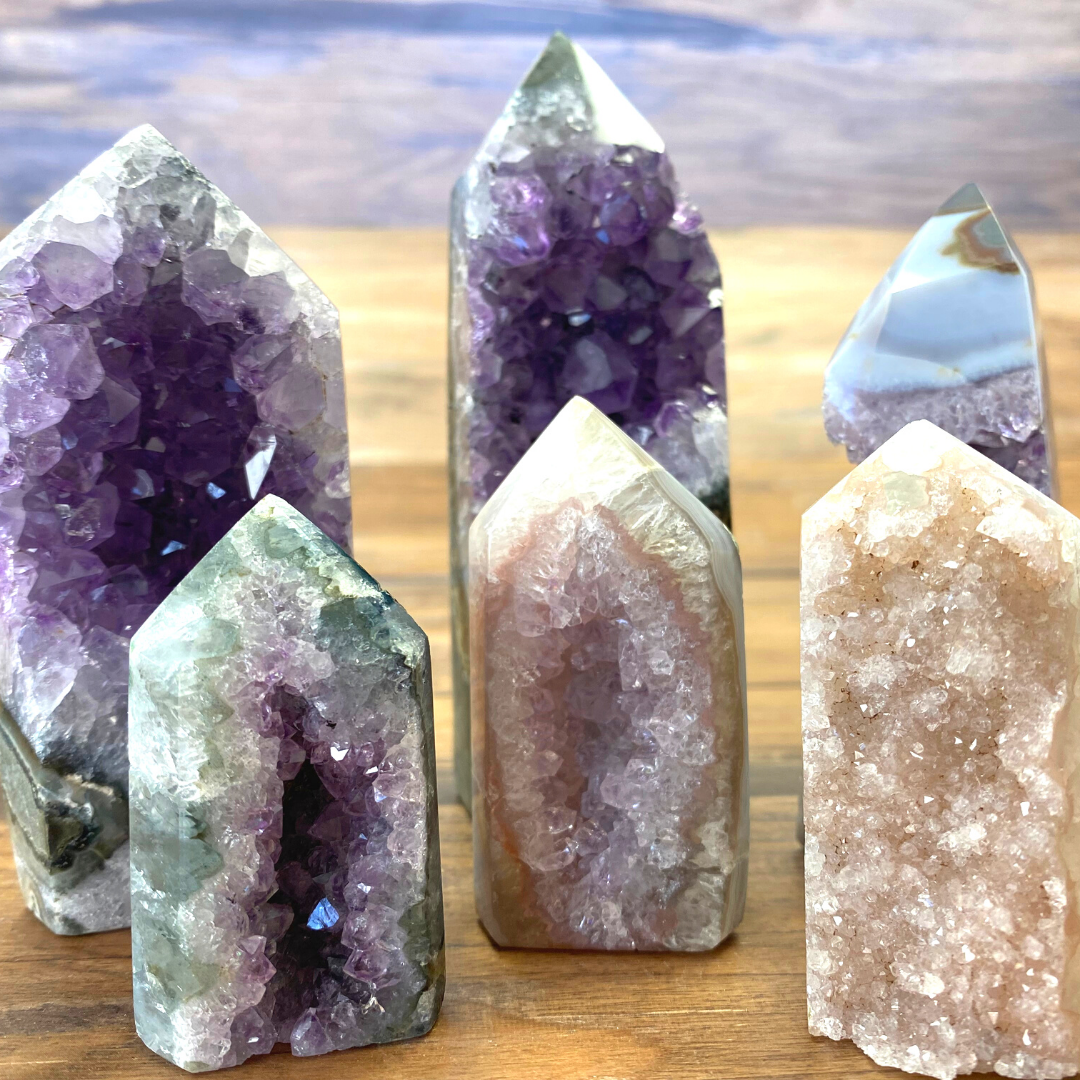 Crystal Joys Wholesale – Großhandel Spiritueller Stein/Kristall – Amethyst-Achat-Geodensäulen für den Großhandel, 4—6 Zoll6