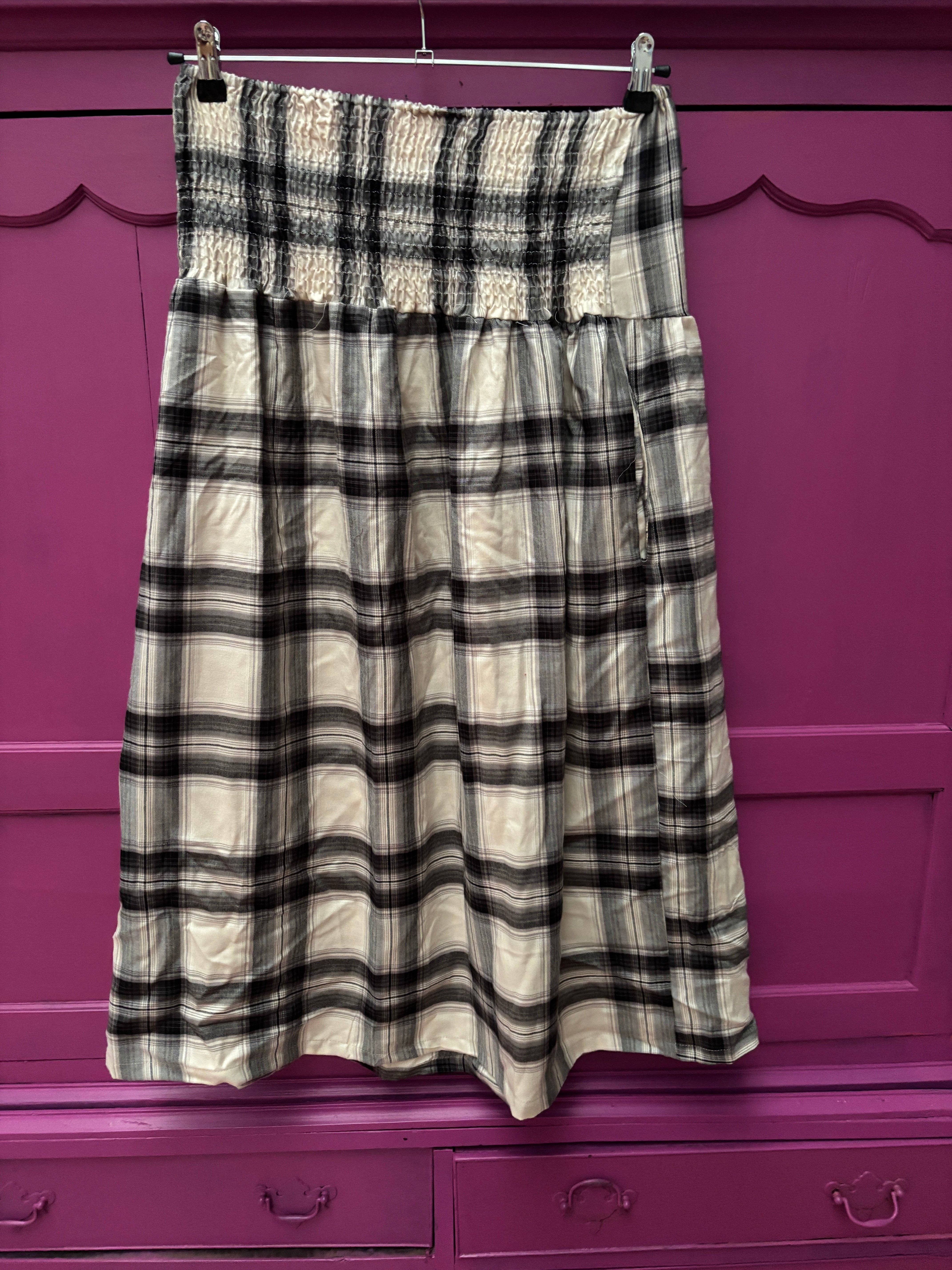 ToutVintage - Wholesale Skirt - Women's - Set of 2 Blockprint maxi skirt black1