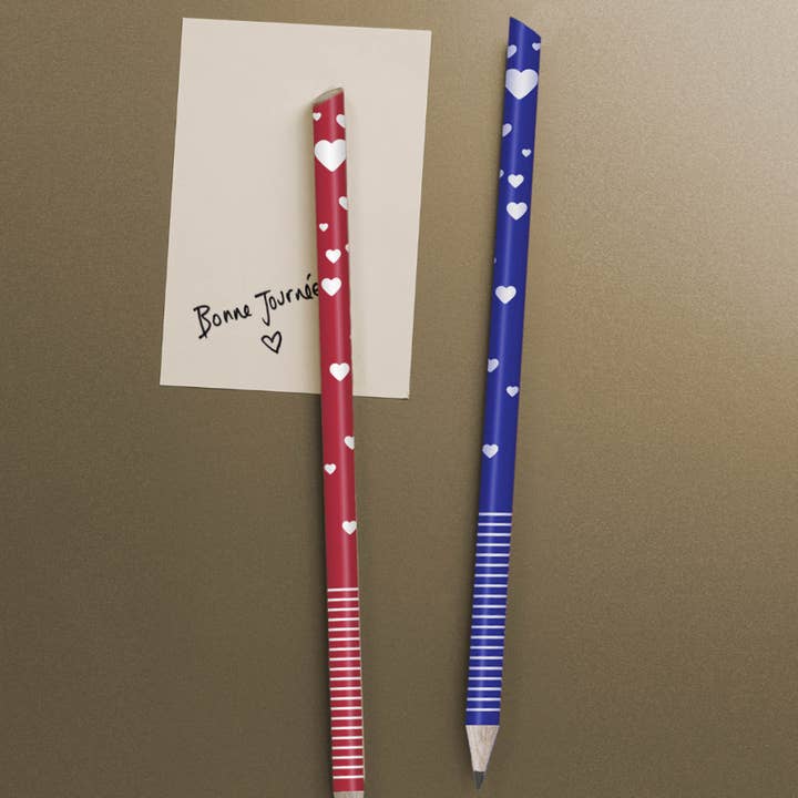 Magnetic heart crayon for wholesale by tout simplement