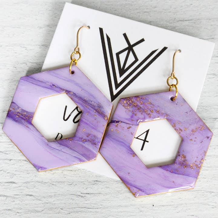 Pendentifs hexagonaux en fausse améthyste pour la vente par Vault 14 Designs, LLC