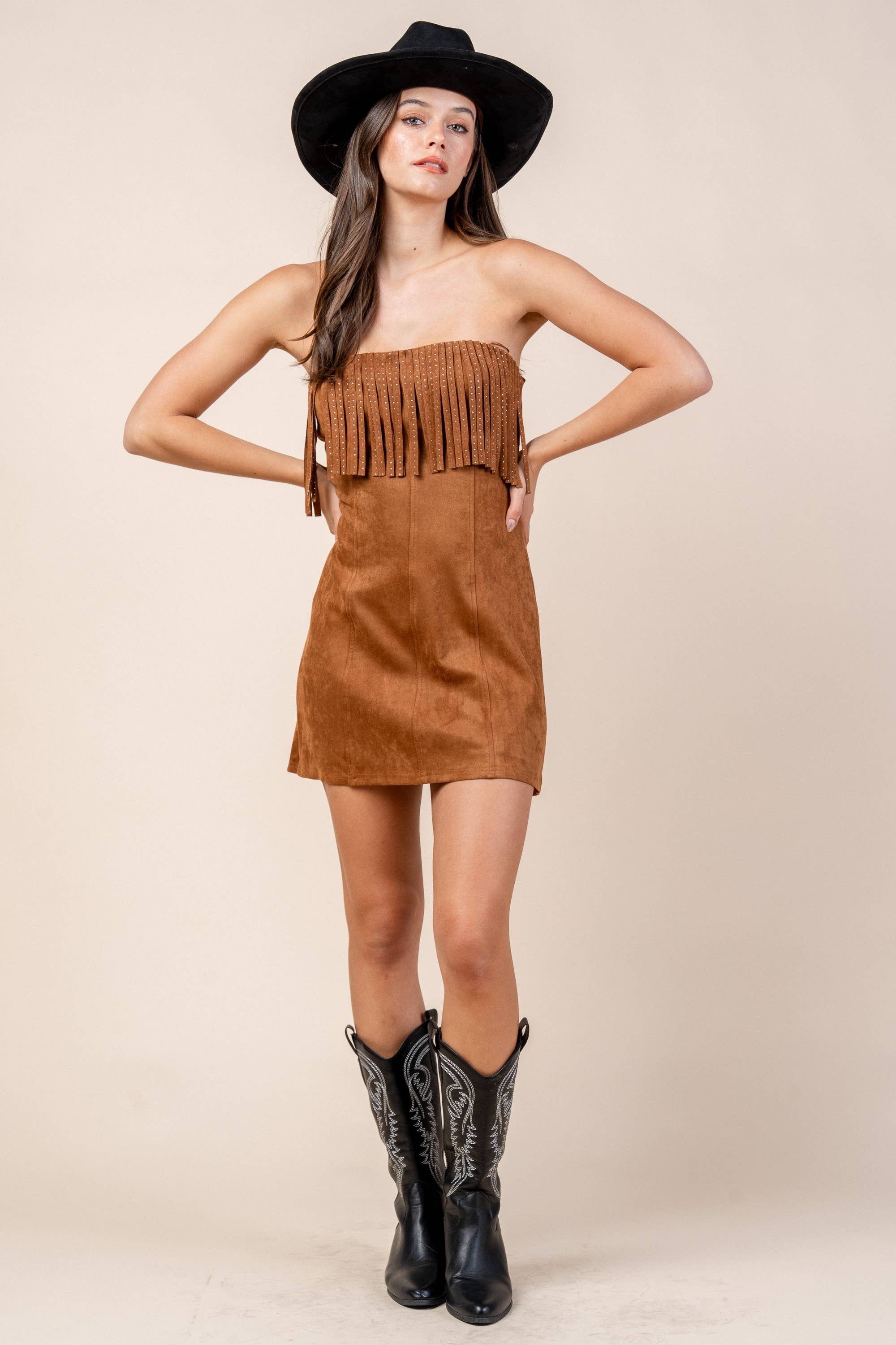 MARRON CD30251N / ROBE COURTE TUBE EN DAIM PIERRE AVEC FRANGES en vente sur Faire5