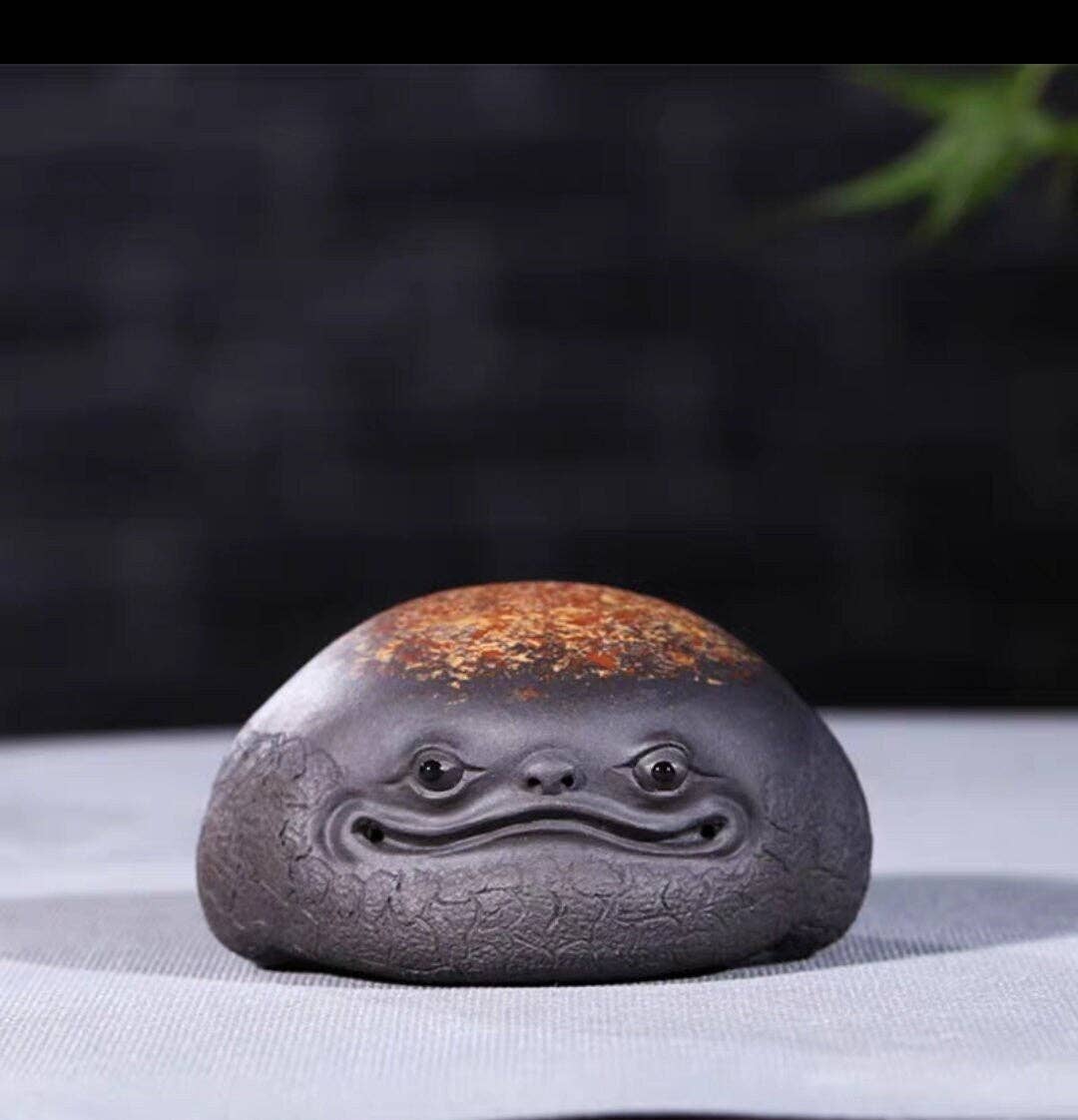 Green Pastures Wholesale - Wholesale Decorative Figurine - Purple clay toad tea pet/ZiSha YiXing tea accessory1