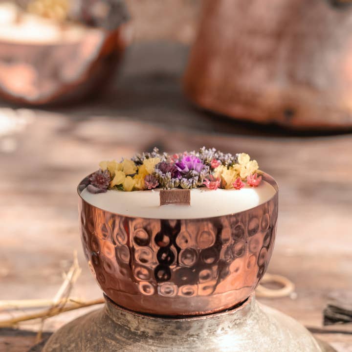 Nema Concept – wholesale Jar/filled candle – Hammered Copper Pot Soy Candle with Dried Flowers5