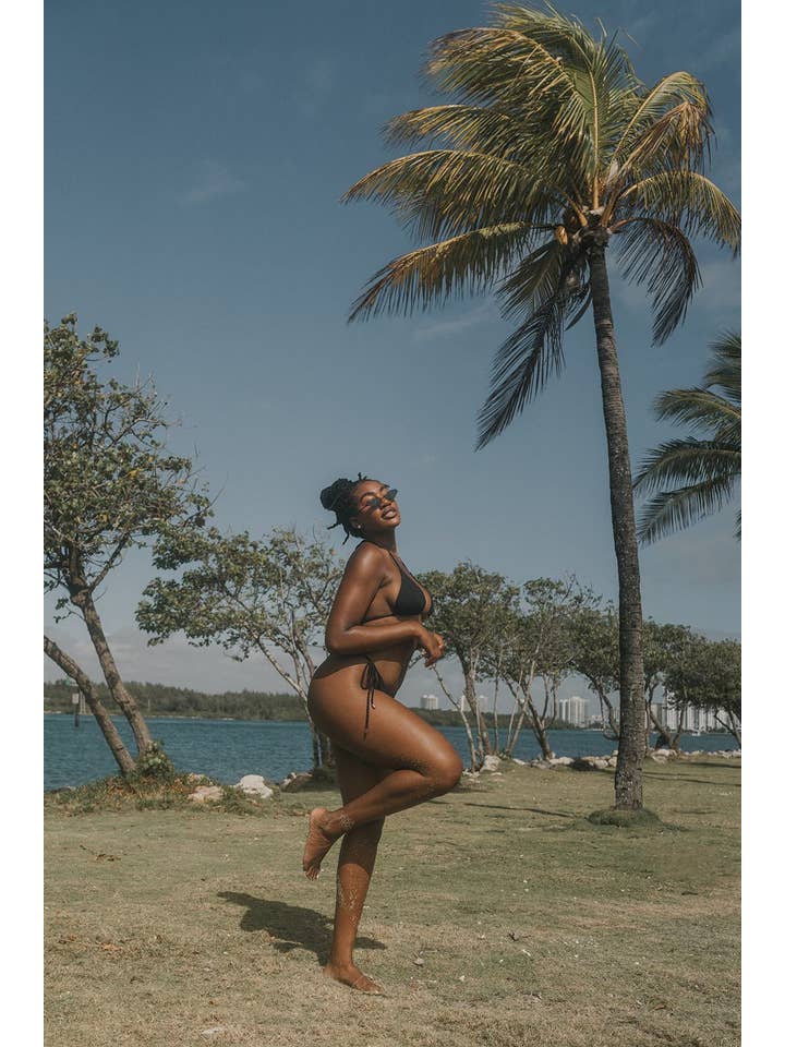 Pure Bliss Bikinis – wholesale Bikiniöverdelar – Dam – Coron String BikIni Topp - Svart Rib6