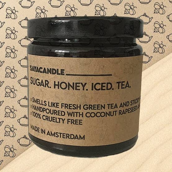 ZUCKER. HONIG. VEREIST. TEA - Handgemachte vegane Wachsk für den Großhandel von Saya Candle - Vegan, Sustainable, Handmade Candles
