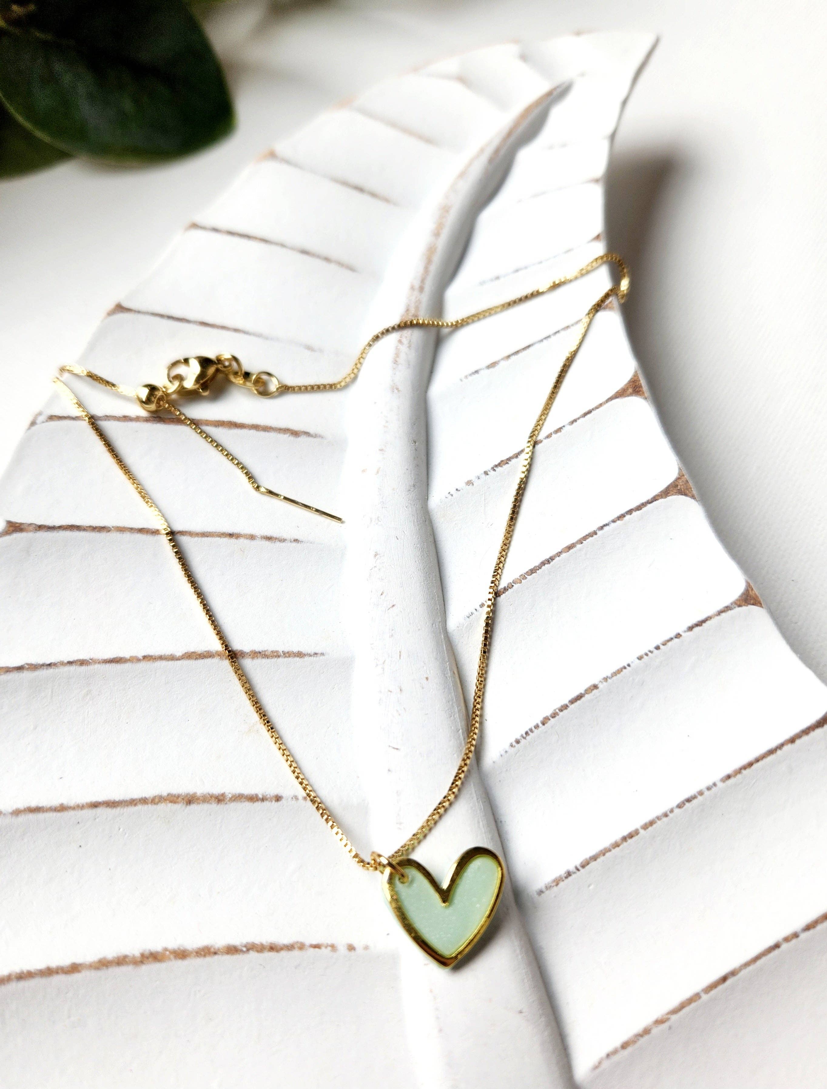 Twig & Rue boutique - Wholesale Pendant/Charm Necklace - Gold heart necklace0