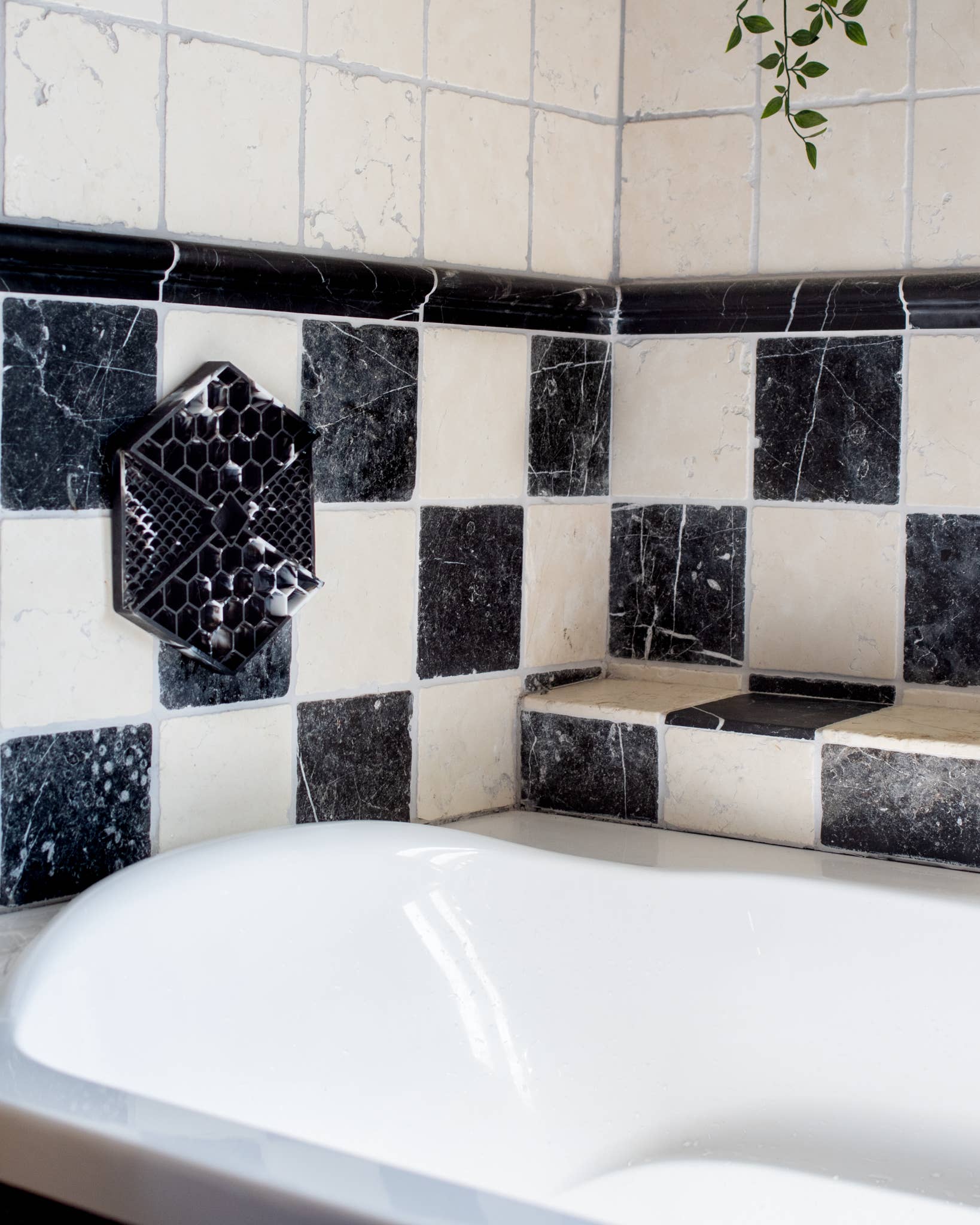 LIEVICK - Wholesale Pet Food Mat - Dog - LIEVICK Lick mat | Black & White3