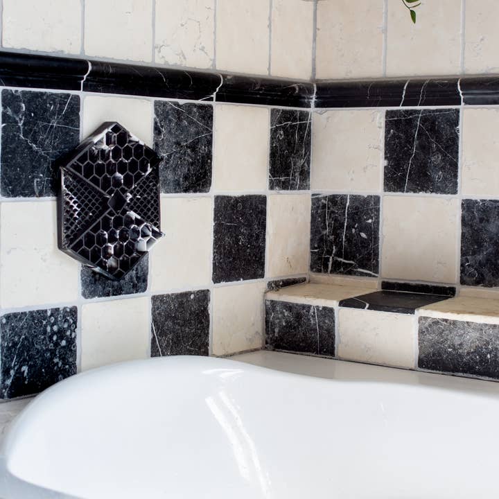 LIEVICK - Wholesale Pet Food Mat - Dog - LIEVICK Lick mat | Black & White3