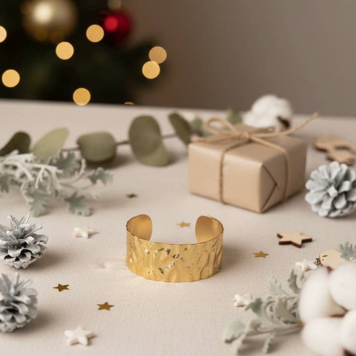 DUESTELLE ITALIA - Wholesale Cuff Bracelet - Aurora Cuff – Hammered Gold Waterproof Rigid Bracelet1