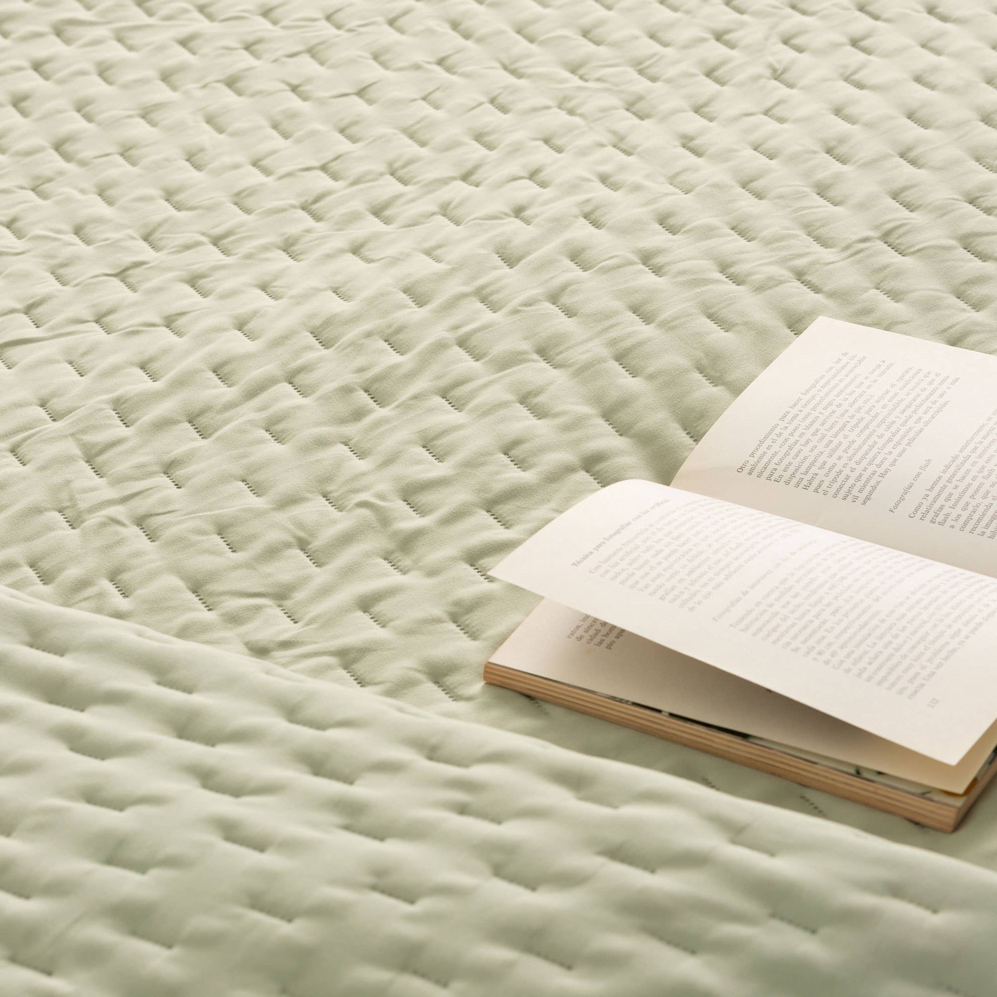 GAMUSI - Wholesale Quilt - NARA plain quilted bedspread with super soft touch19