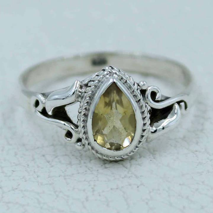 Solitaire citrien verlovingsring in sterling zilver voor wholesale door Silvex Jewelry