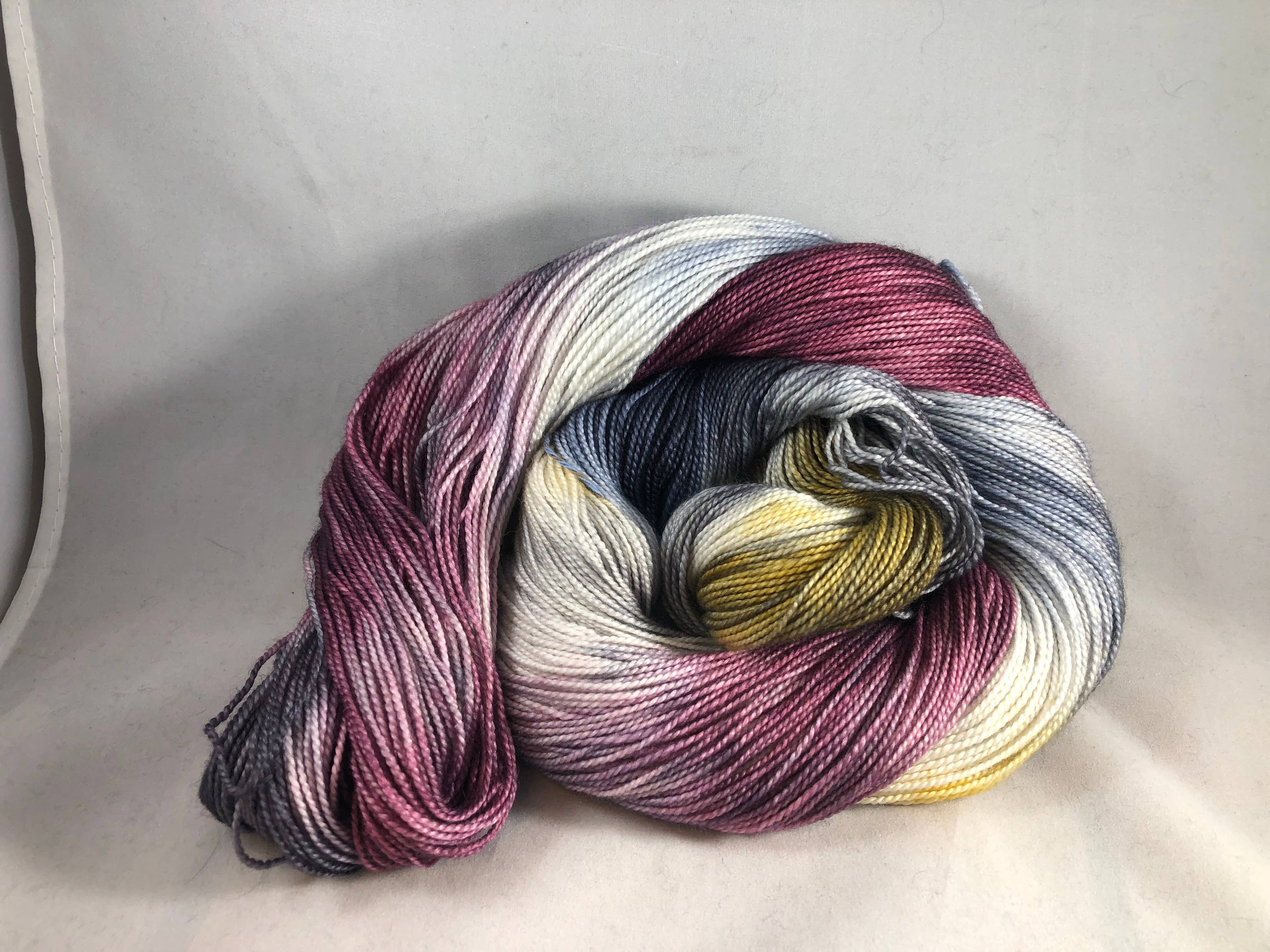 Rebel Purl - Venta al por mayor Hilos - Criatura de la Noche - Hilo Teñido a Mano en Pequeños Lotes4