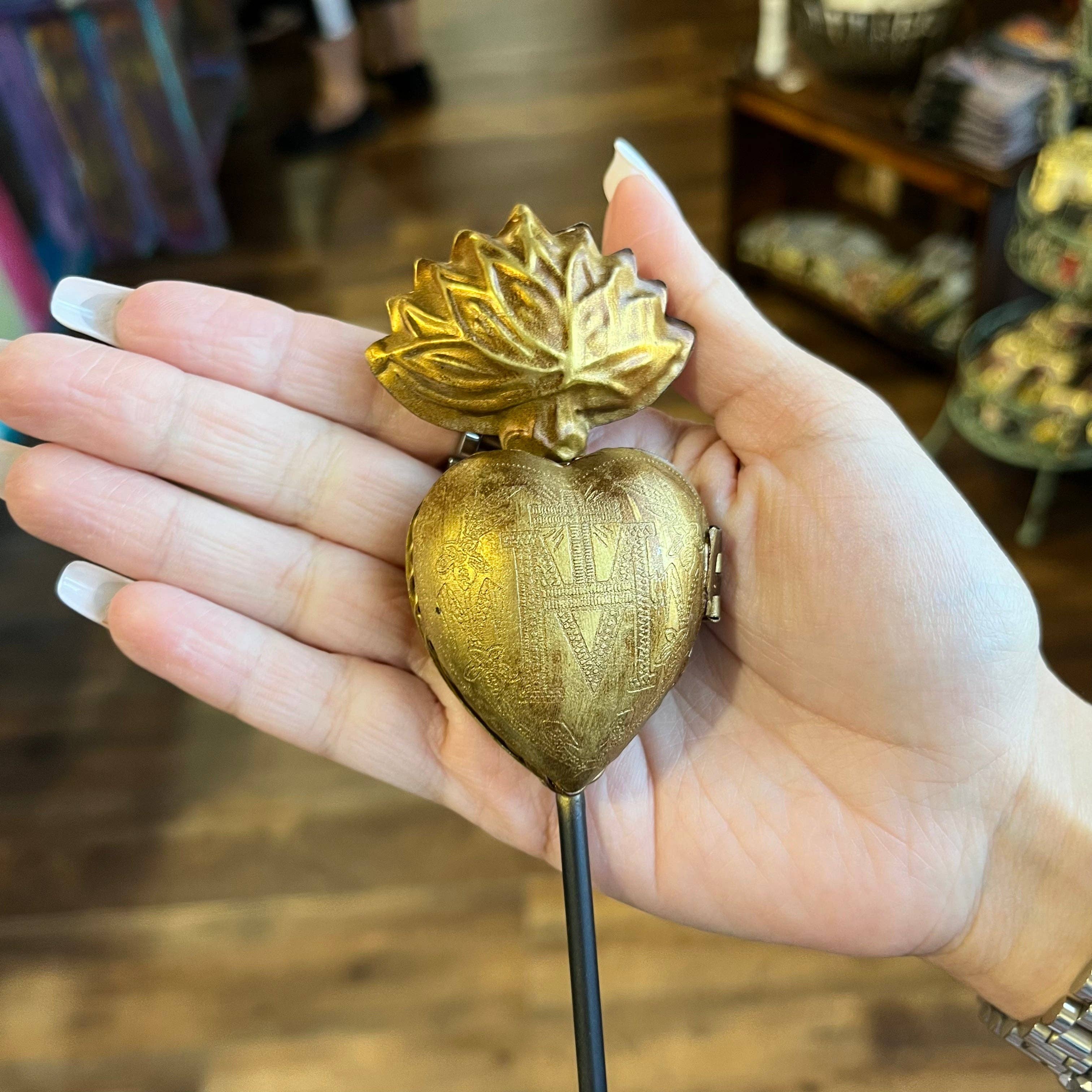 Love and Honor Jesus LLC – wholesale Decorative box – Standing Sacred Heart Box0