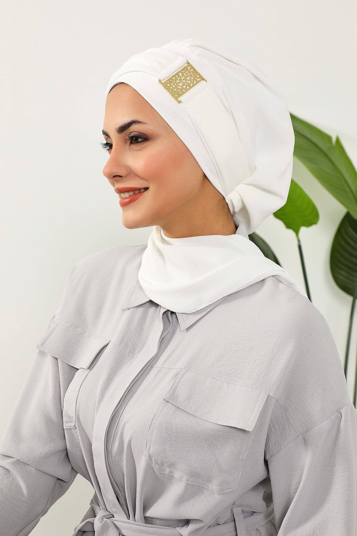 Aisha's Design – wholesale Hijab – Women’s – Modest Fashion Instant Aerobin Turban with Leopard Pattern Accessory, Pre-Tied Aerobin Hijab with Chic Metal Accessory,HT-11A74