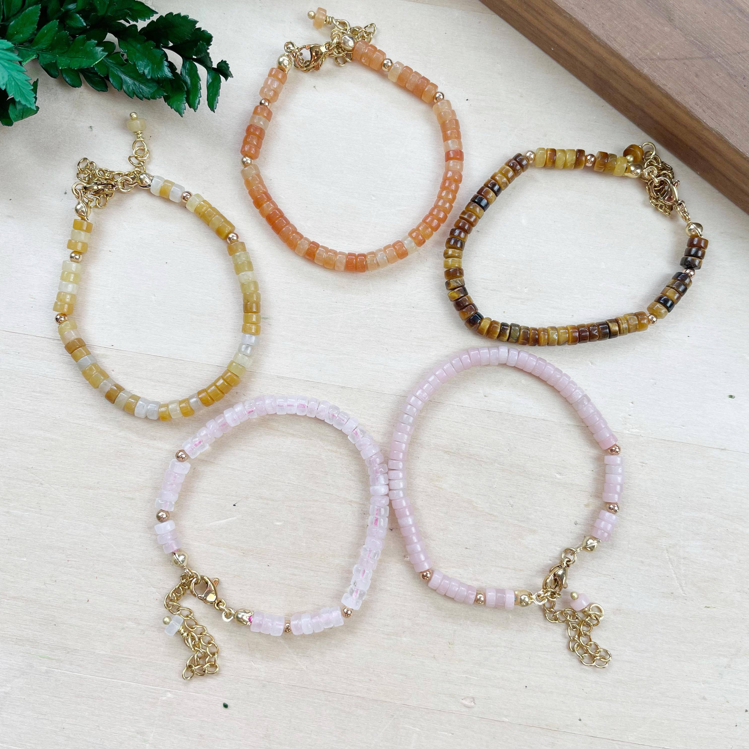 Ewelina Pas Jewelry – Engroshandel Perlearmbånd – Litae armbånd - delikat armbånd med ædelstensperler10